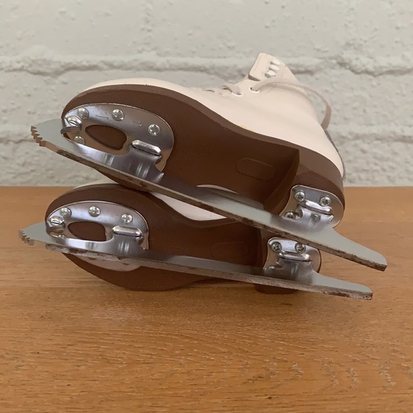 Toddler Girls ice skates size 7 in white - Picture 4 of 6